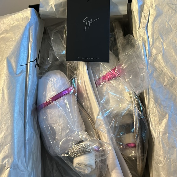 Giuseppe zanotti sandals with Swarovski crystal on the toe European size 40 - Picture 5 of 5